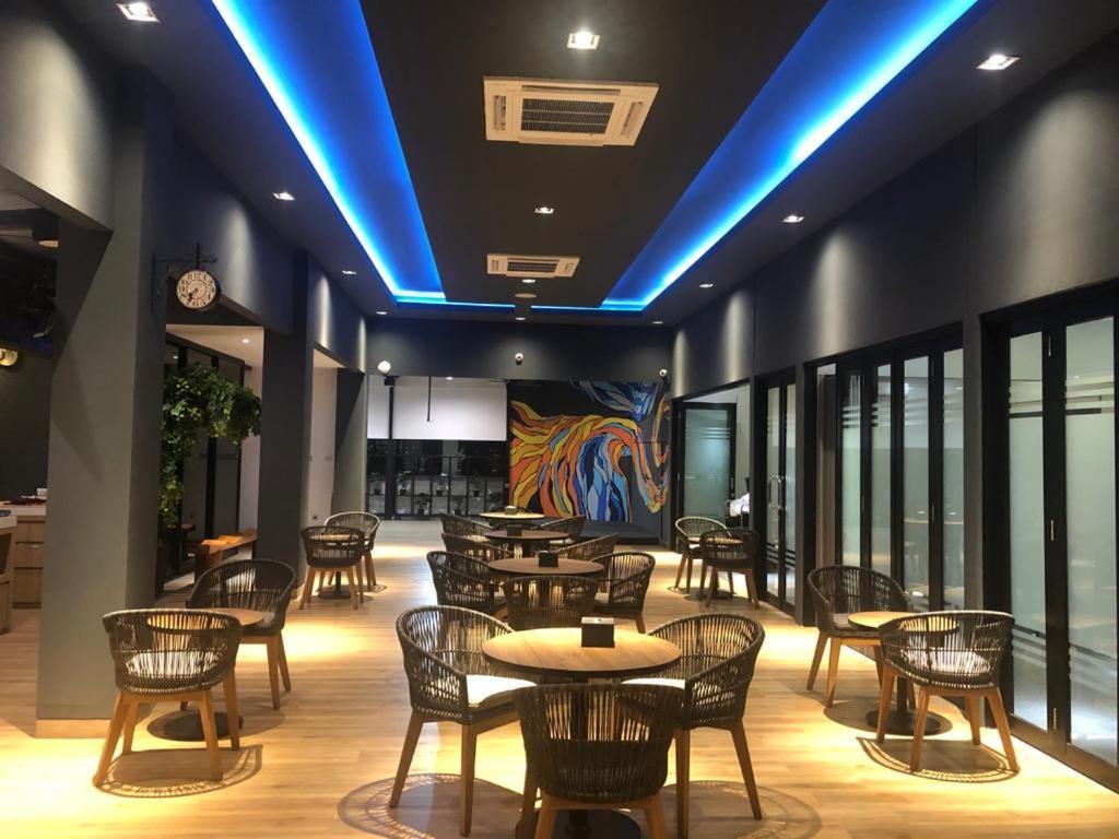 Grand Caman Hotel Bekasi Exterior photo